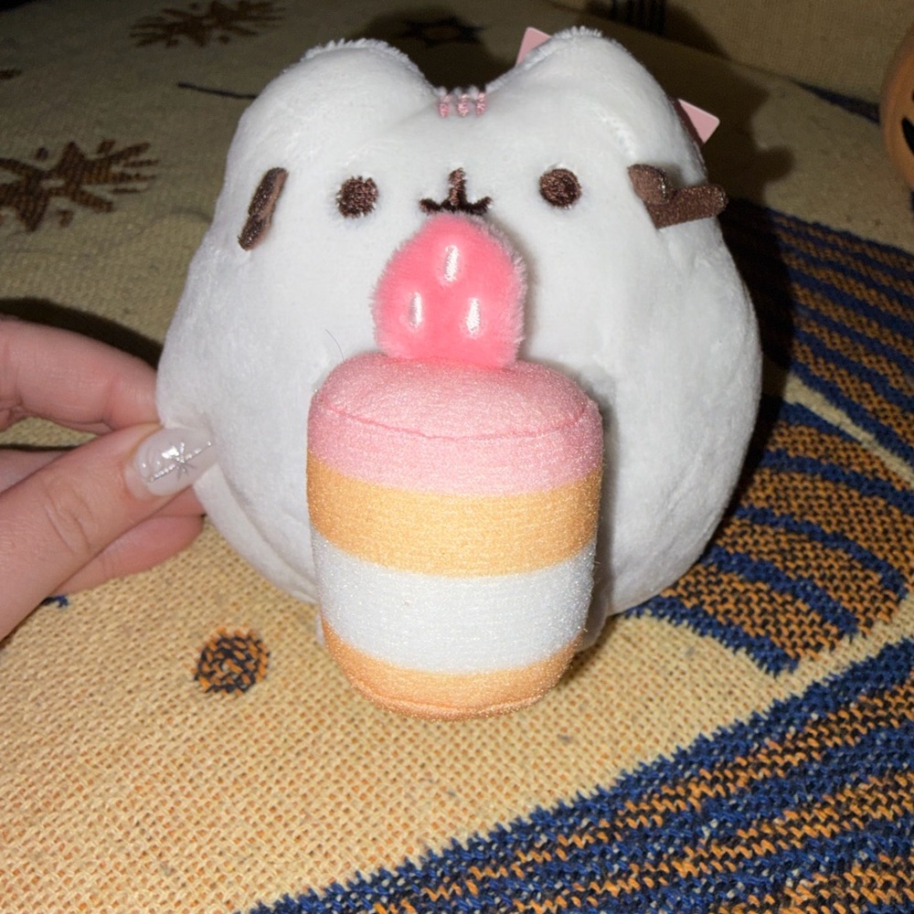 Pusheen cake plush